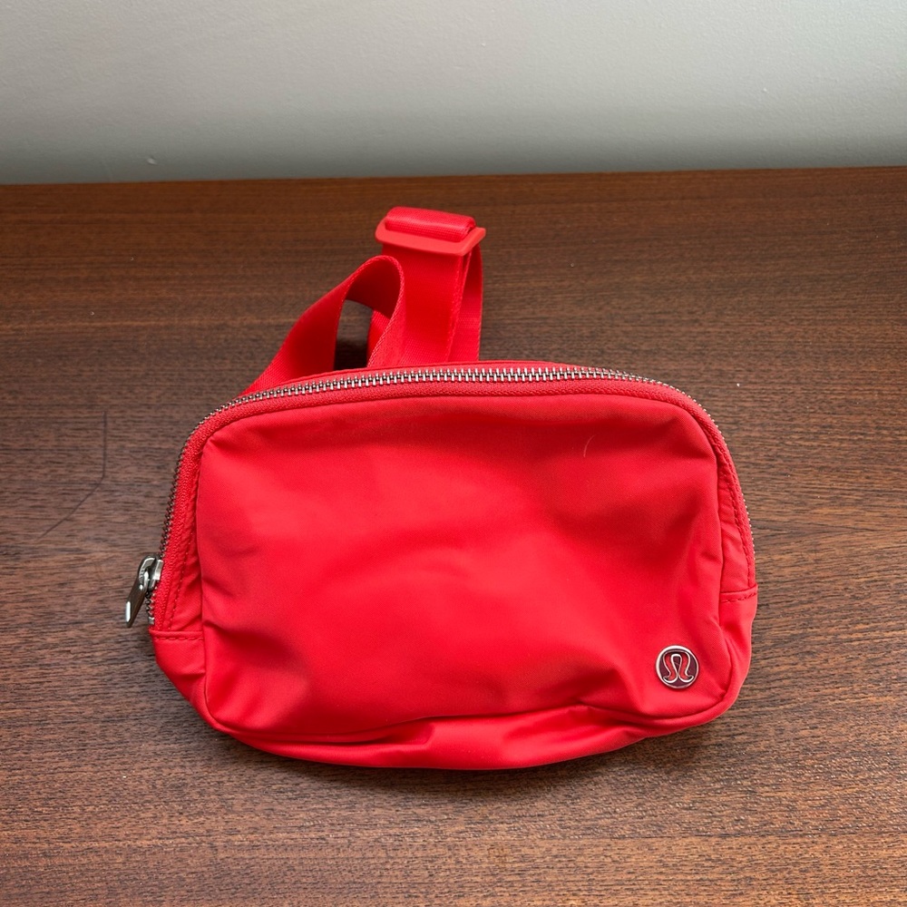 lululemon athletica fanny pack